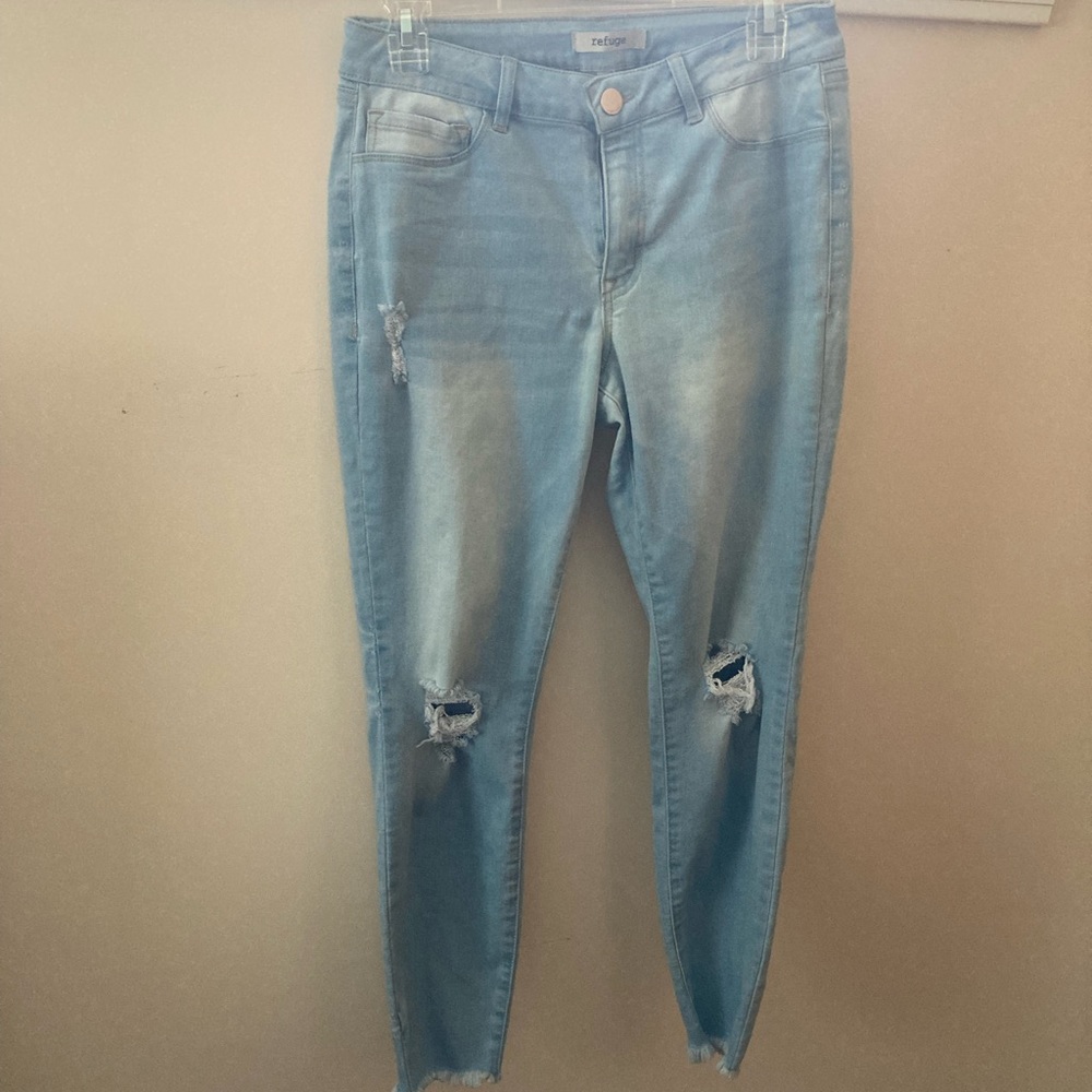 **B2G2 JEANS** Refuge light wash size 10 ripped jeggings